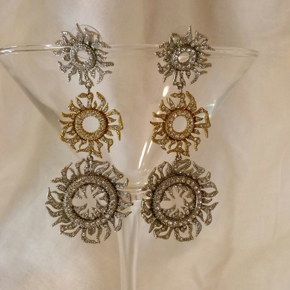 Blingy earrings. - Picture 3 of 6